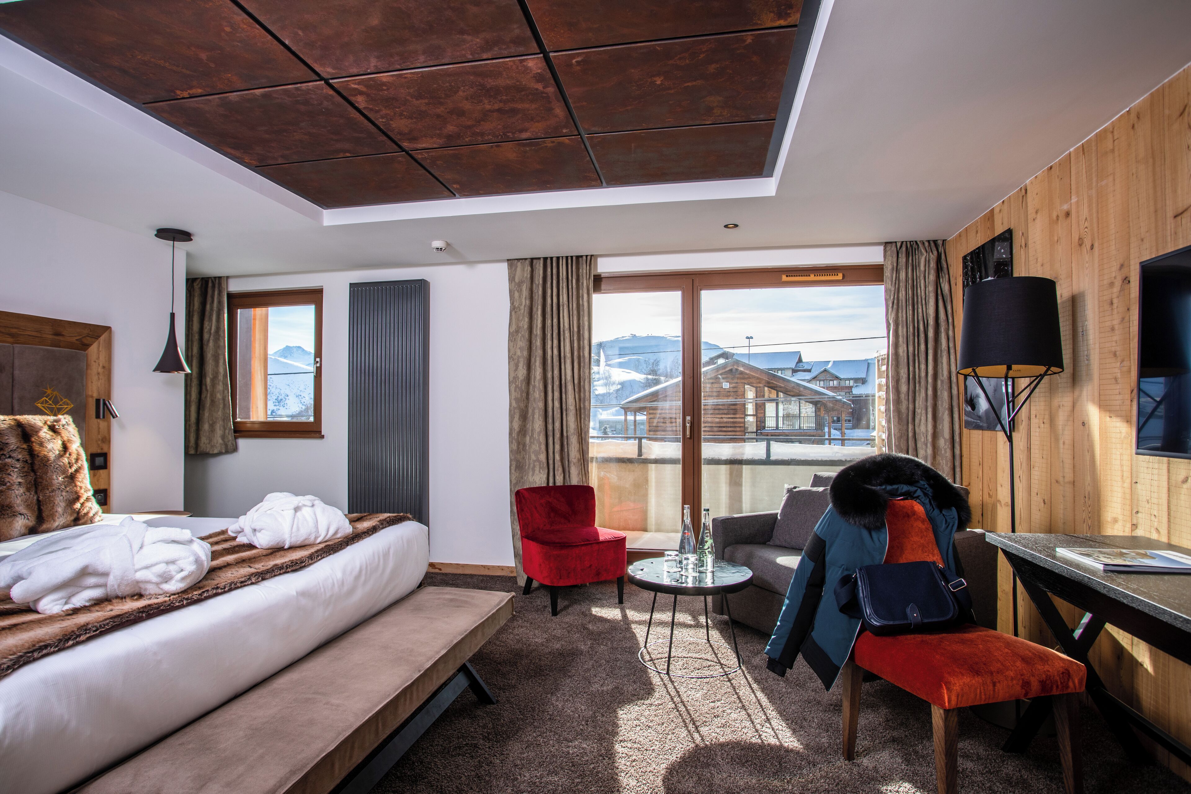 Ropa de cama de alta calidad y minibar 