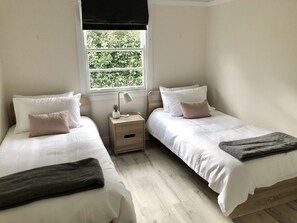 House, 3 Bedrooms | 3 bedrooms, cribs/infant beds, bed sheets - Belle of Bright and Studio (Bright)