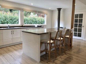 House, 3 Bedrooms | Private kitchen | Full-size fridge, microwave, oven, stovetop - Belle of Bright and Studio (Bright)