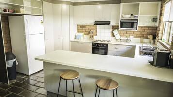 House, 4 Bedrooms | Private kitchen | Full-sized fridge, microwave, oven, stovetop