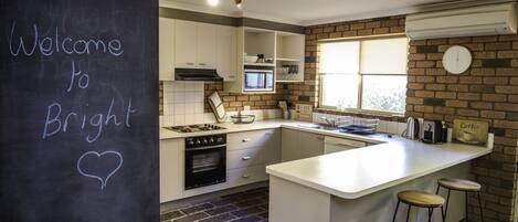 House, 4 Bedrooms | Private kitchen | Full-size fridge, microwave, oven, stovetop