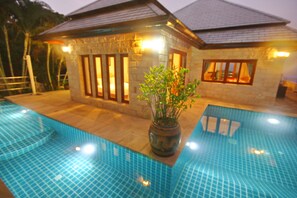 4-Bedroom Villa with Private Pool | Terrasse/Patio