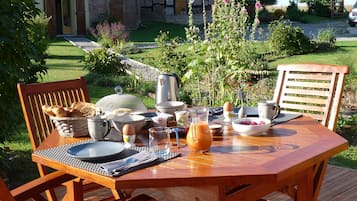 Petit déjeuner composé de spécialités régionales compris tous les jours