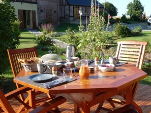 Free daily local cuisine breakfast  - B&B L'Etape Normande & SPA (Montroty)