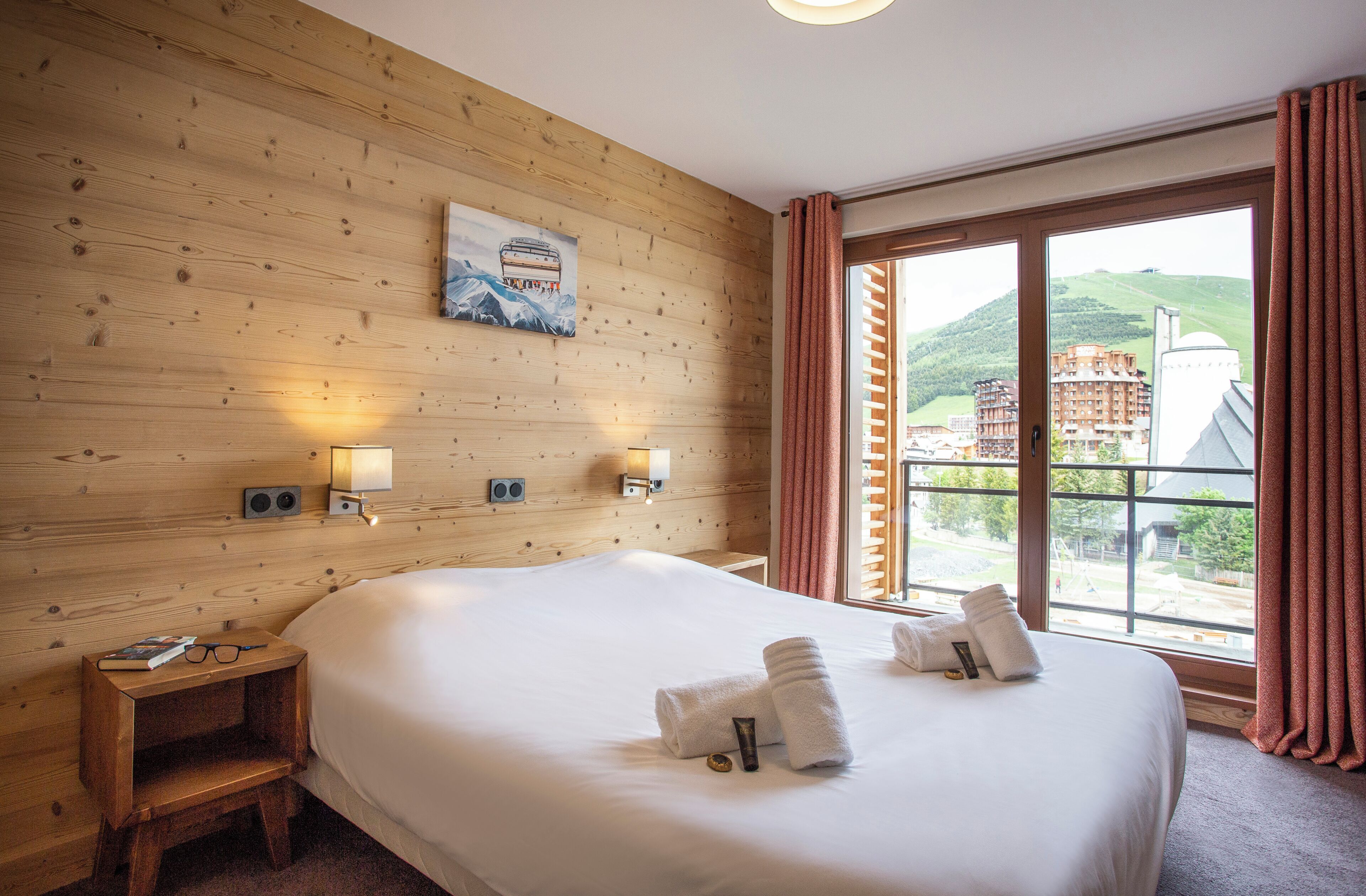 Premium bedding, in-room safe, blackout curtains, free WiFi