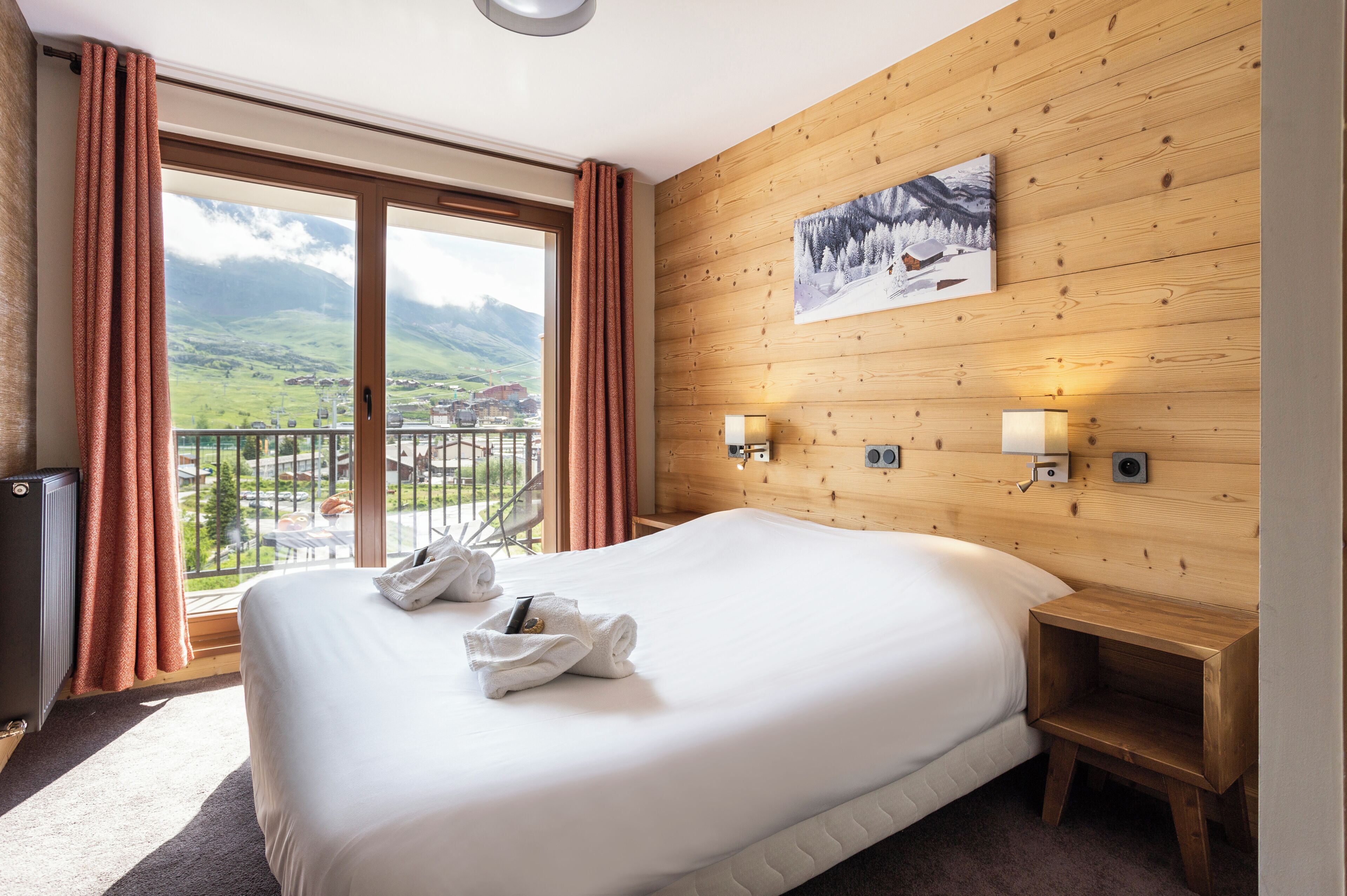 Premium bedding, in-room safe, blackout curtains, free WiFi