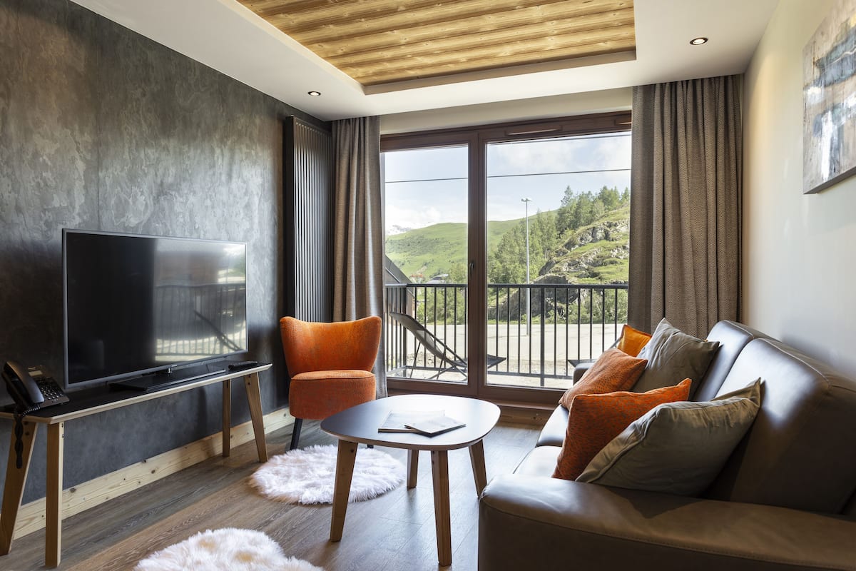Apartment, 2 Bedrooms (3P) | Premium bedding, in-room safe, blackout drapes, free WiFi