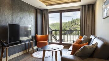 Apartment, 2 Bedrooms (3P) | Premium bedding, in-room safe, blackout curtains, free WiFi