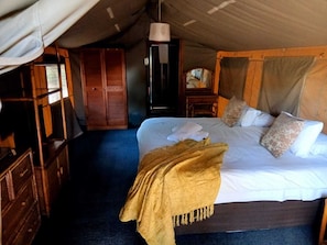 Barraca superluxo, 1 quarto | Cofres nos quartos, ferros/tábuas de passar roupa, Wi-Fi de cortesia