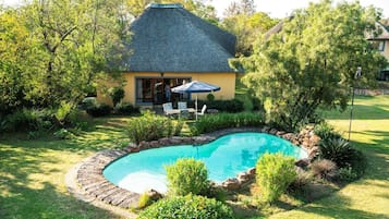 Guinea Fowl self-catering cottage | Terrace/patio