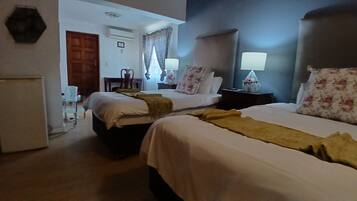 Hoopoe luxury double ensuite room | In-room safe, iron/ironing board (on request), WiFi (free), bed sheets