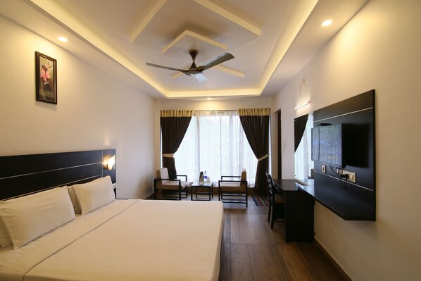 Superior Double Room | Soundproofing, WiFi, bed sheets - Jays Inn (Devikolam)
