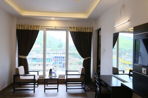 Superior Double Room | Soundproofing, WiFi, bed sheets - Jays Inn (Devikolam)