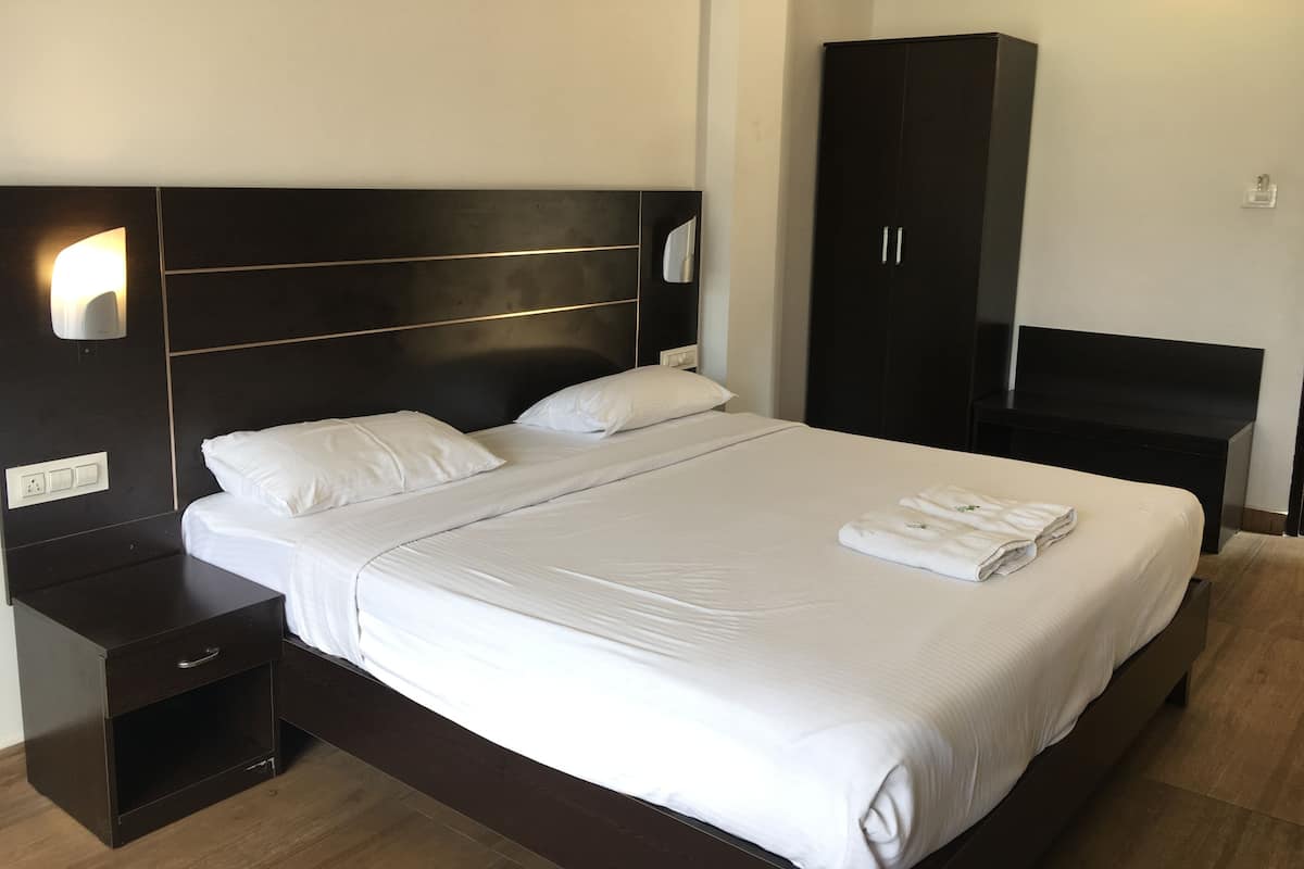 Superior Double Room | Soundproofing, WiFi, bed sheets