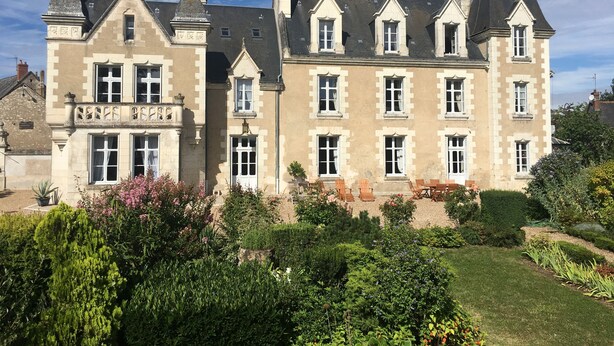 A large, historic building with multiple windows and a well-maintained garden in front. - Le Prieure d'Orchaise (Valencisse)