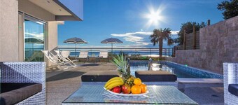 Villa Blue with pool, sea view