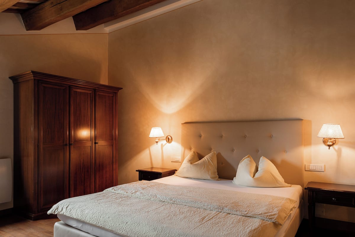 Apartment, 1 Bedroom (Casa Gioia Deluxe) | Desk, bed sheets