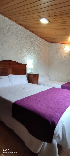 House | 1 bedroom, free WiFi, bed sheets