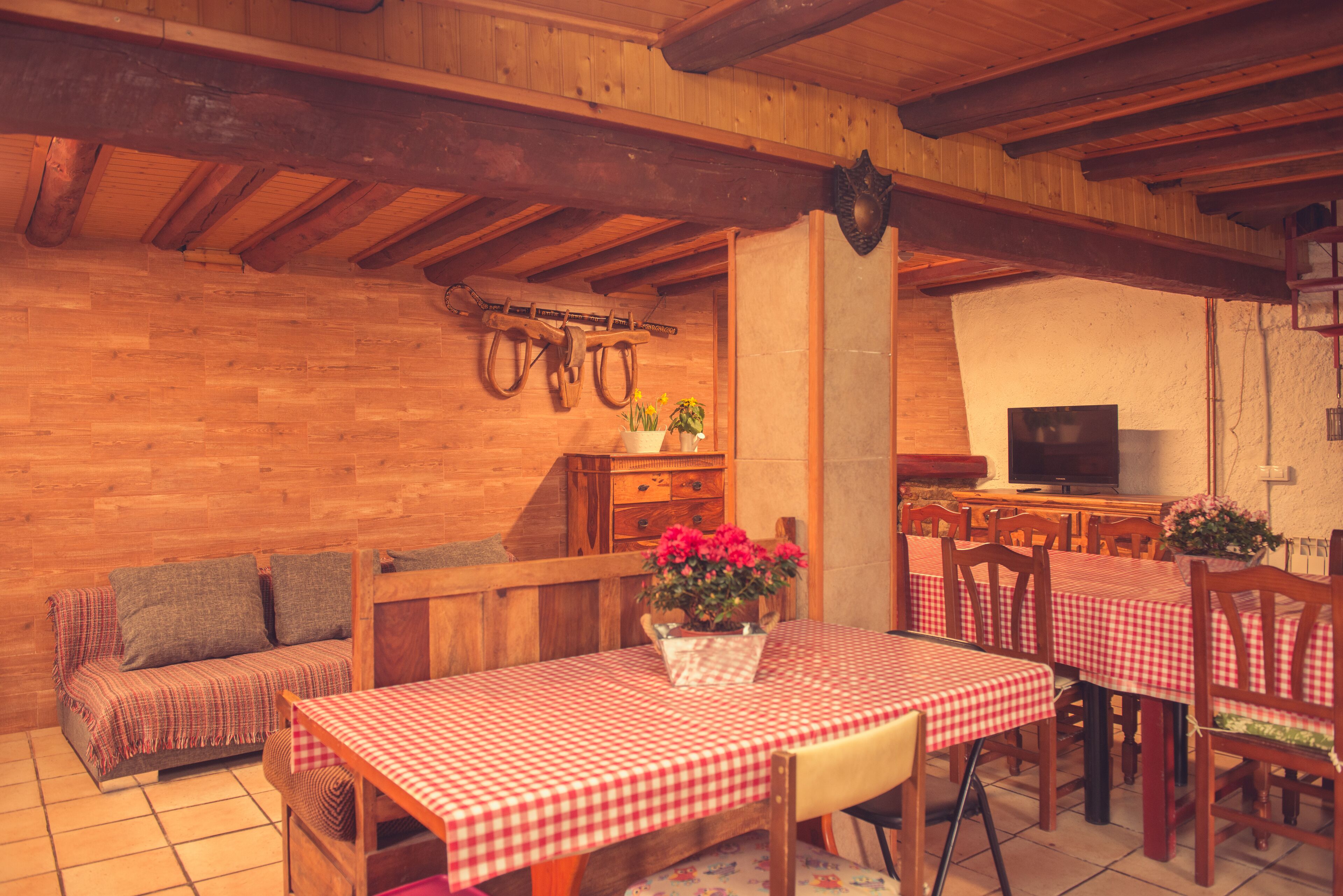 Nhà | Khu phòng khách | TV màn hình phẳng, lò sưởi 