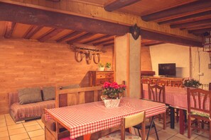 บ้านพัก | บริเวณนั่งเล่น | ทีวีจอแบน, เตาผิง