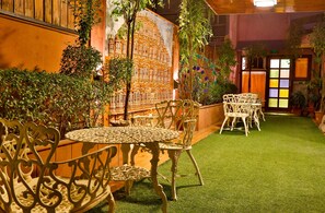 Outdoor dining - Hotel Pearl Palace (Jaipur)