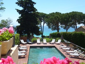 Sesongbasert utendørsbasseng