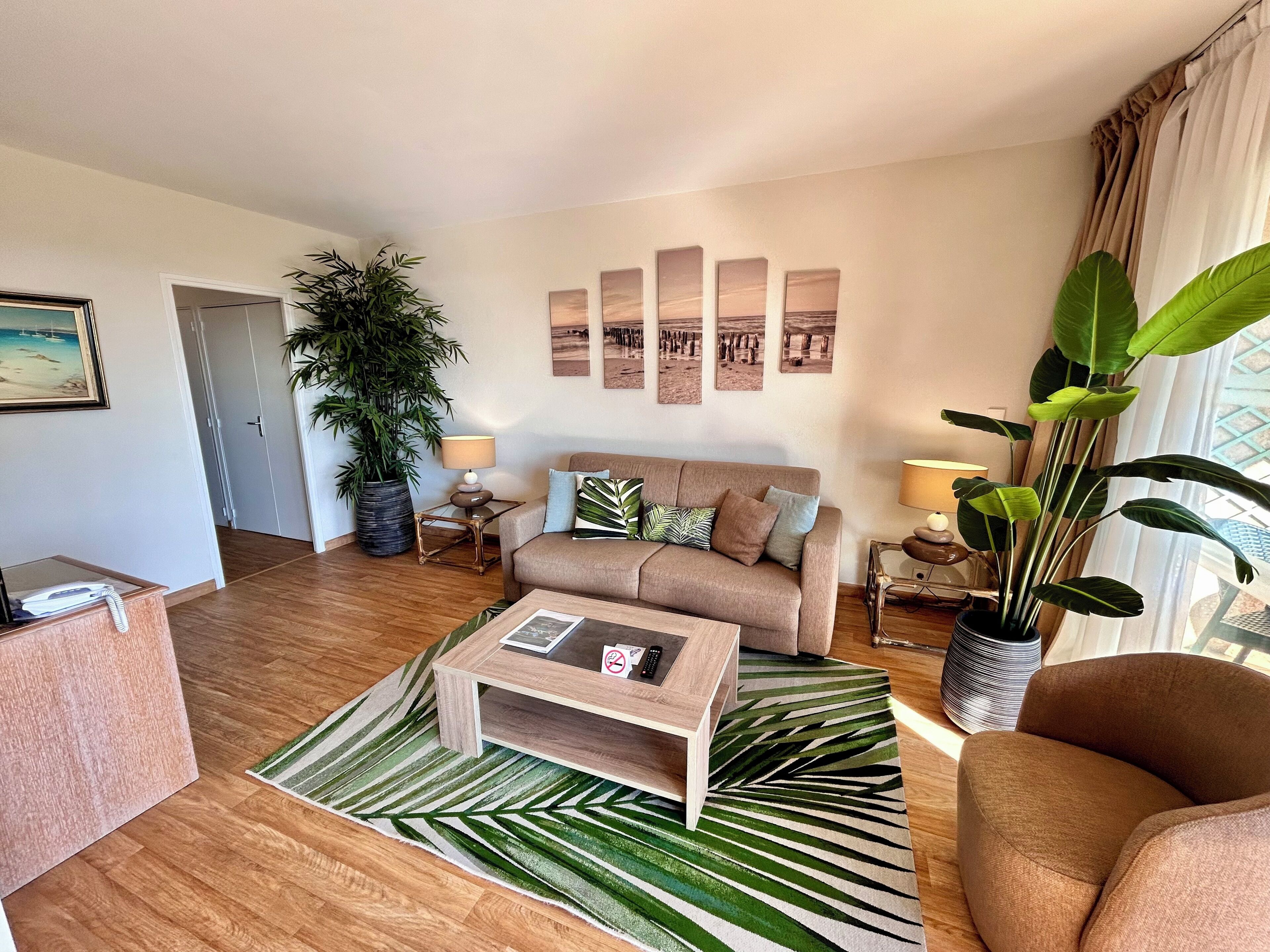 Comfort-Apartment, 1 Schlafzimmer, Terrasse, Gartenblick | Wohnbereich | Flachbildfernseher