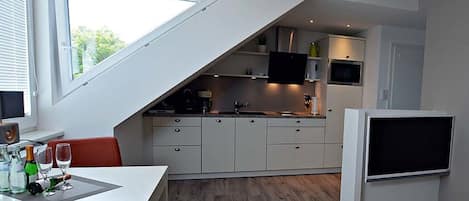Fridge, microwave