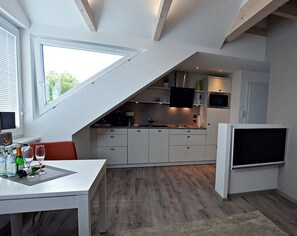 Unclassified image, 5 of 6, button