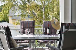 Unclassified image, 2 of 12, button