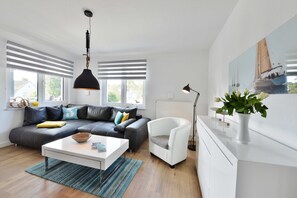 Unclassified image, 3 of 12, button