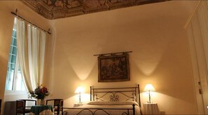 Deluxe Room | Desk, free WiFi, bed sheets - B&B Ca' del Vescovo (Imperia)