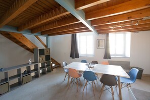 Dining - House La Rochelle near the Vieux Port for 6 to 9 people, overlooking the canal (La Rochelle)