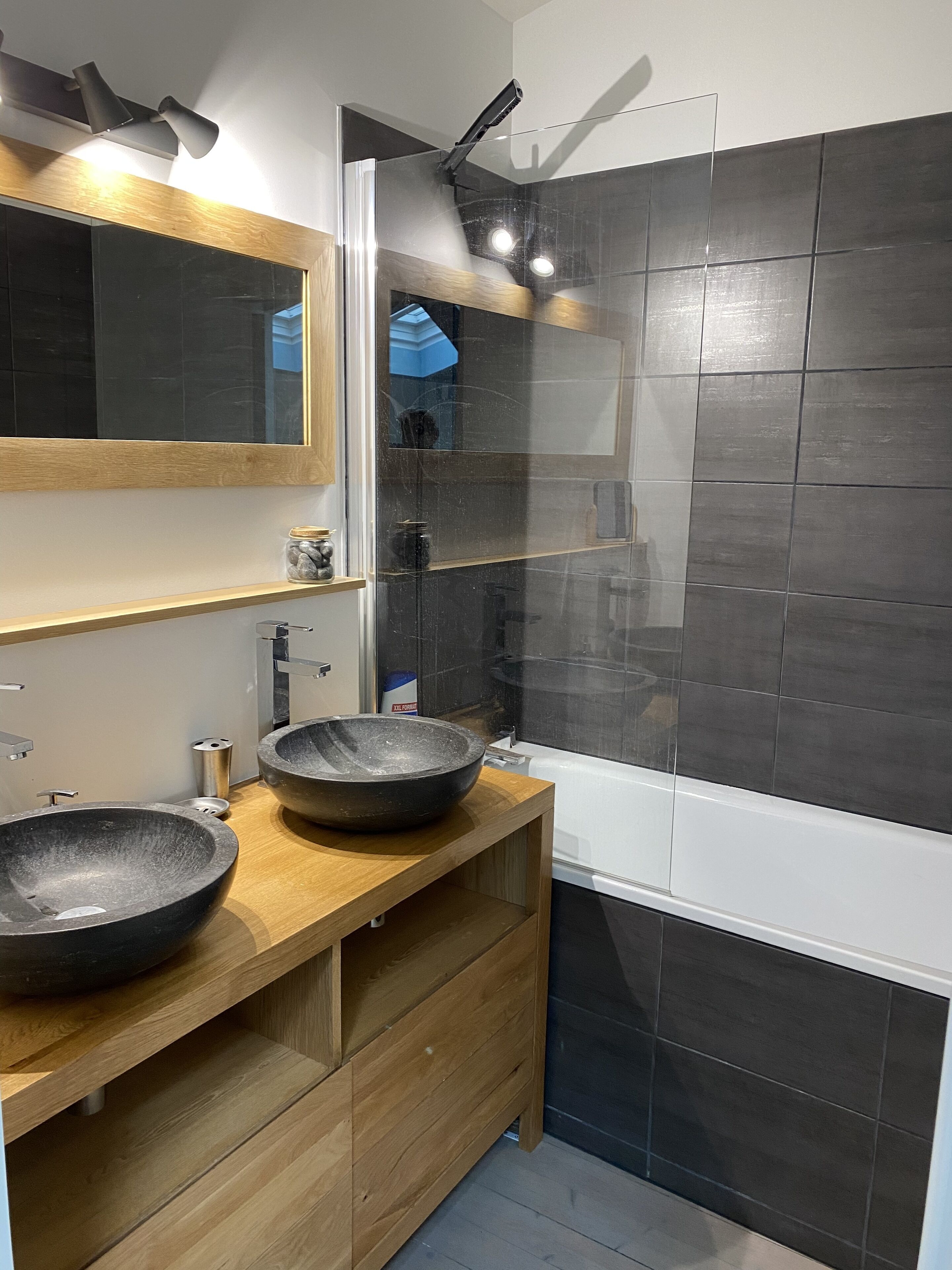 Combined shower/tub, hair dryer, towels, toilet paper