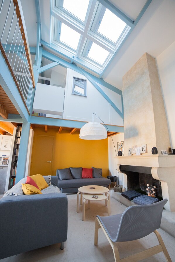 TV, books - House La Rochelle near the Vieux Port for 6 to 9 people, overlooking the canal (La Rochelle)