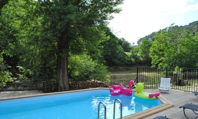 Barbecue terrace - plancha - heated swimming pool - riverside - Cevennes 