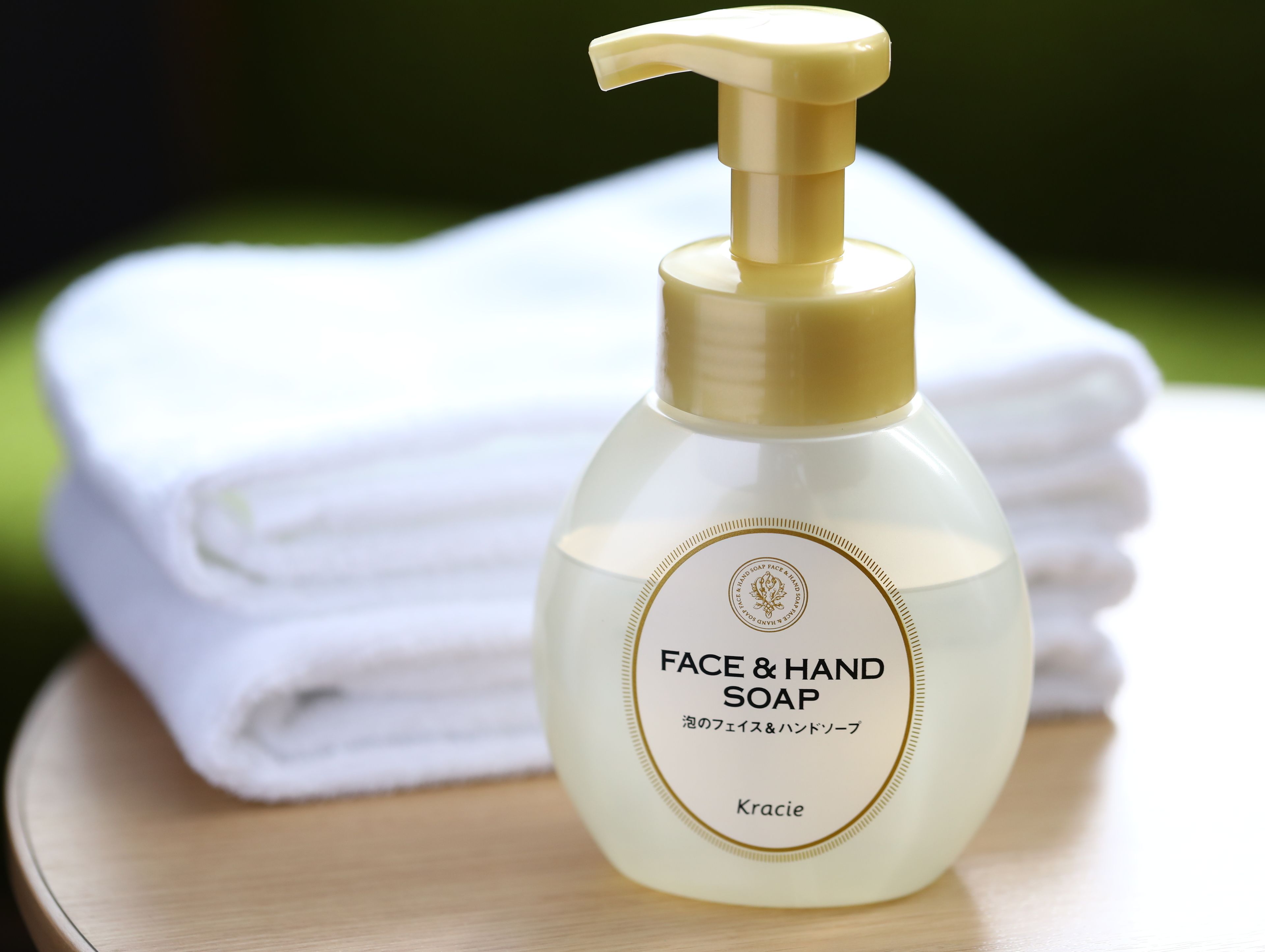 combined shower/bathtub, deep-soaking bathtub, free toiletries