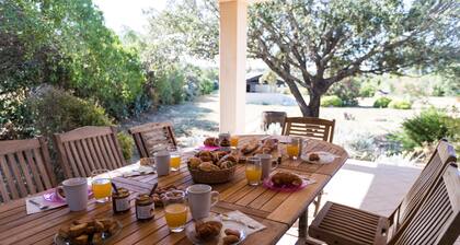 Seaside villa with heated pool and hammam 700m from the beach