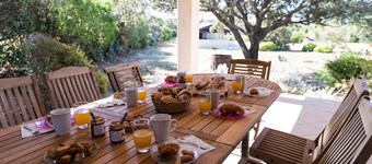 Seaside villa with heated pool and hammam 700m from the beach