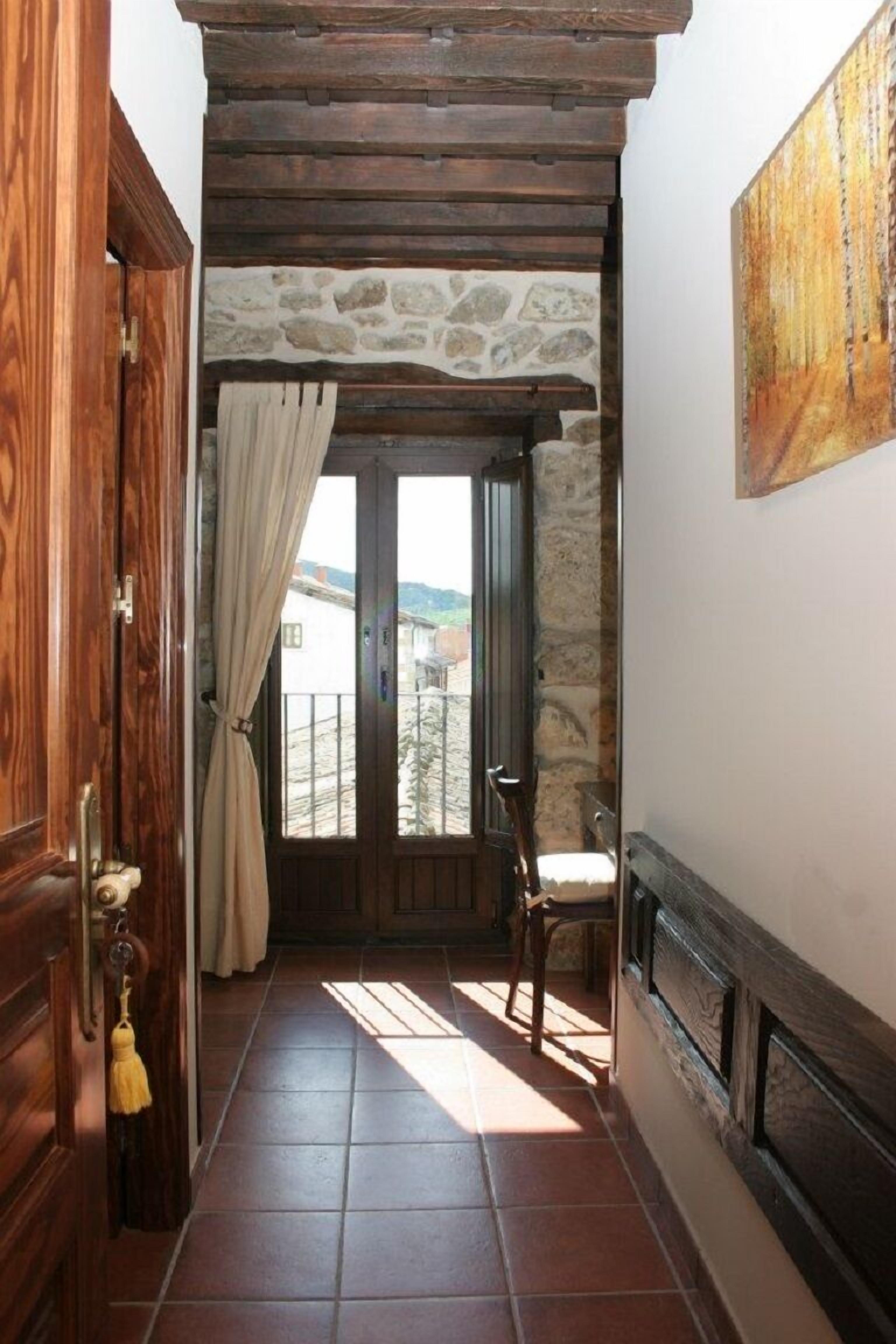 Habitación con 1 cama matrimonial o 2 individuales | Área de sala de estar | Televisión de pantalla plana 