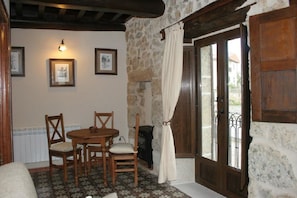 Suite | Essbereich im Zimmer