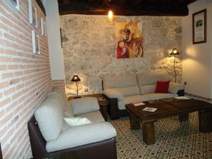 Lobby lounge - Posada Puerta Grande (Candelario)