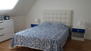 4 bedrooms, iron/ironing board, free WiFi - Large house, on land of 1000m2, 150m from the beach, 4 bedrooms, WIFI (Concarneau)