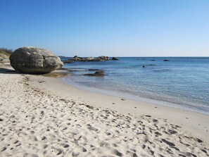 Beach nearby - Large house, on land of 1000m2, 150m from the beach, 4 bedrooms, WIFI (Concarneau)