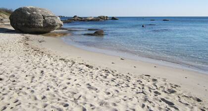 Grande maison, sur terrain de 1000m2, 150m de la plage, 4 chambres,WIFI