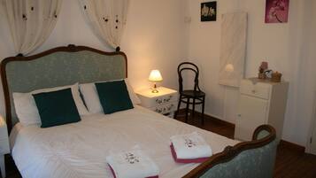1 chambre, fer et planche Ă repasser, Wi-Fi gratuit, draps fournis