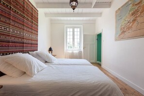 4 bedrooms, iron/ironing board, free WiFi, bed sheets
