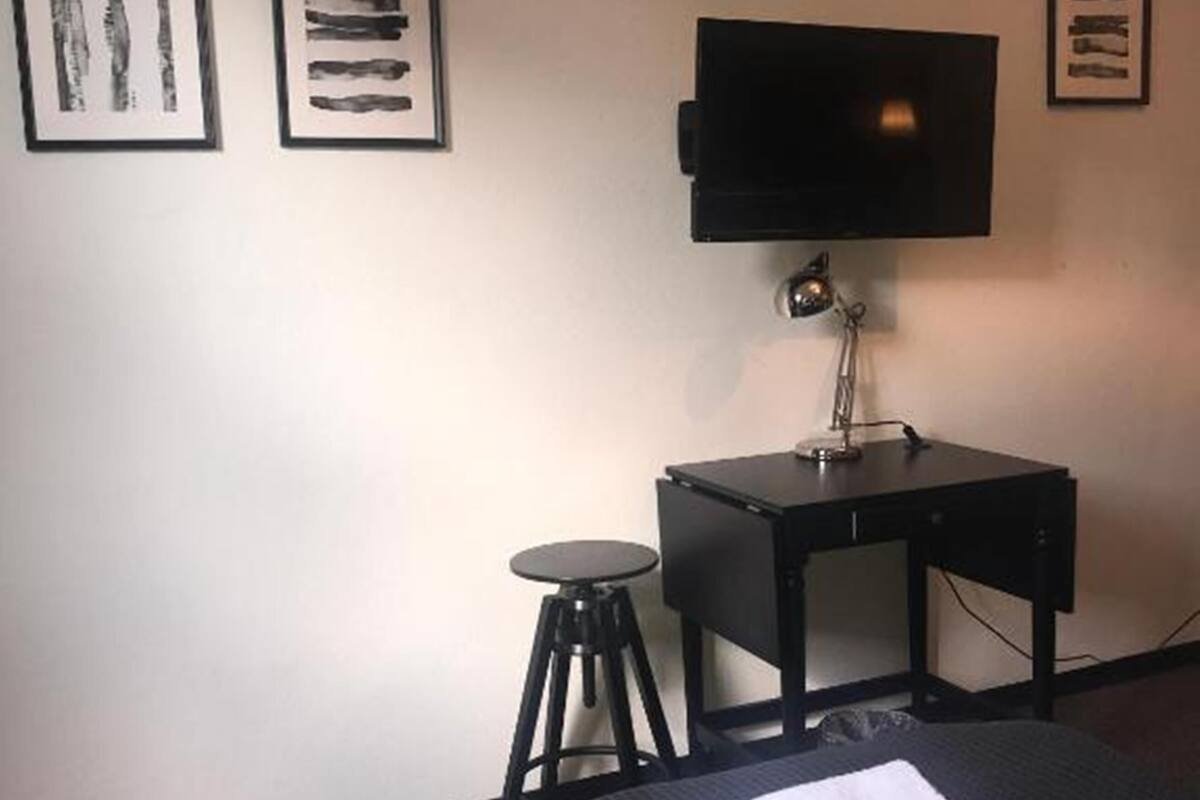 Kamar Single, kamar mandi umum | 2 kamar tidur, meja kerja, Wi-Fi gratis, dan seprai linen