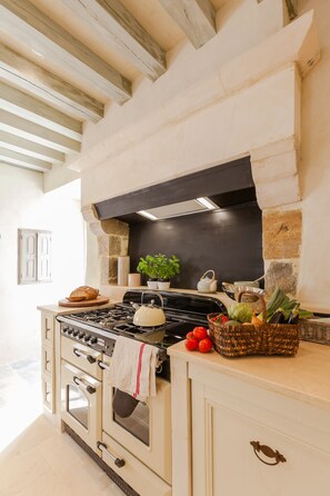 Réfrigérateur, four, plaque de cuisson, lave-vaisselle
