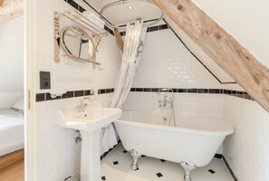 Hair dryer, towels - Luxury Cottage, Outdoor Nordic Hot Tub and Sauna, D-Day Beaches 15 km (Isigny-Sur-Mer)